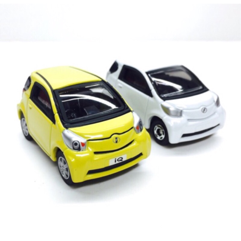 tomica toyota iq