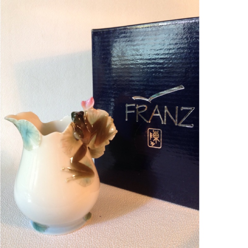 ［哇！東西］法藍瓷 Franz 荷塘仲夏夜  青蛙 奶精罐 下午茶具 小花瓶 擺飾  藝術工藝品 禮品 フランツ 法蘭瓷