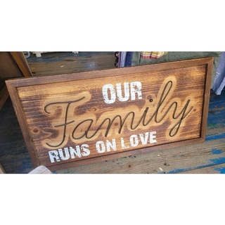 🔥現貨🔥 日雜 - Our Family Runs On Love 仿舊木板畫