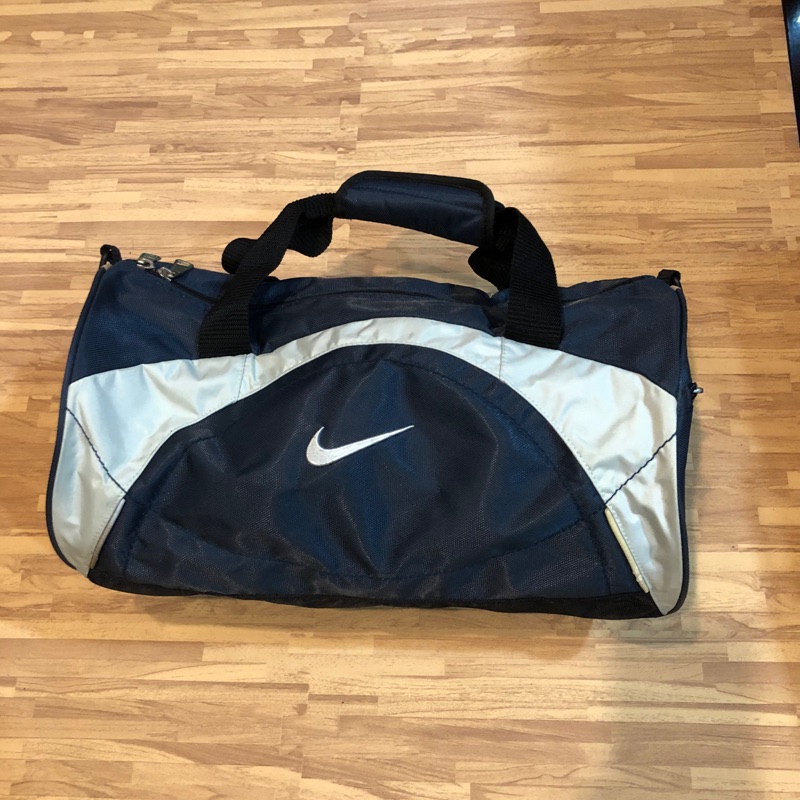 Nike 手提袋 行李袋  斜跨包 健身包 行李包 圓筒包 大容量 旅行包