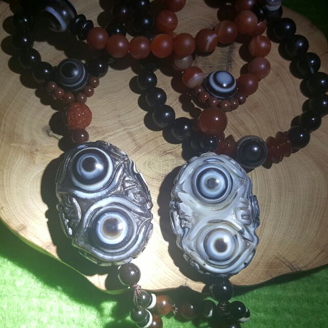 雙眼天珠炯炯有神 配珠也是雙面正眼 配金剛血珠 深紅血珠 綠松 轉經珠 兩圈繞手設計也可當念珠 蝦皮購物