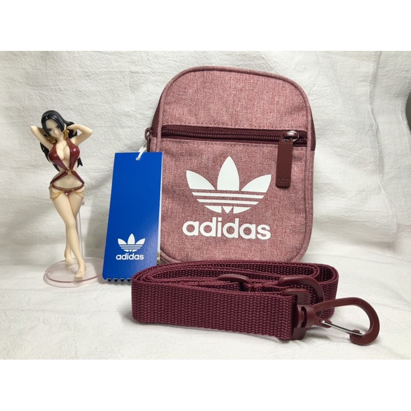 [adidas] 愛迪達紅色小側背包