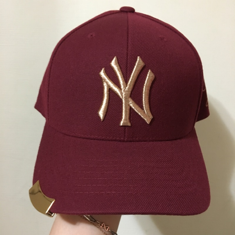 MLB紐約洋基周子瑜款帽子(賠本特賣）