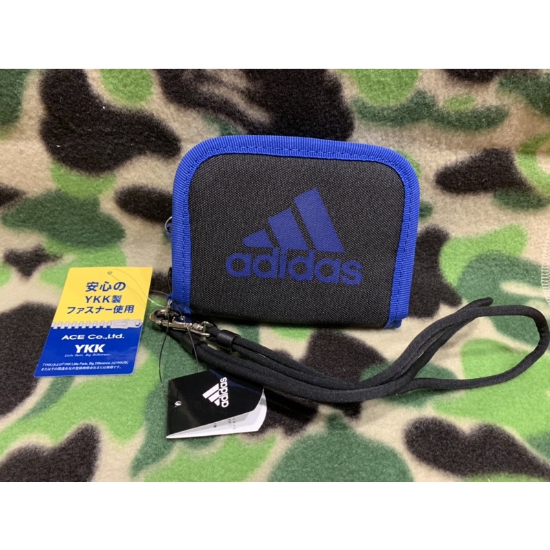 ［變身館日本服飾］～Adidas～愛迪達～運動型～短夾～零錢~證件～信用卡～8卡～防水~附繩帶~全新正版~日本購入～黑藍