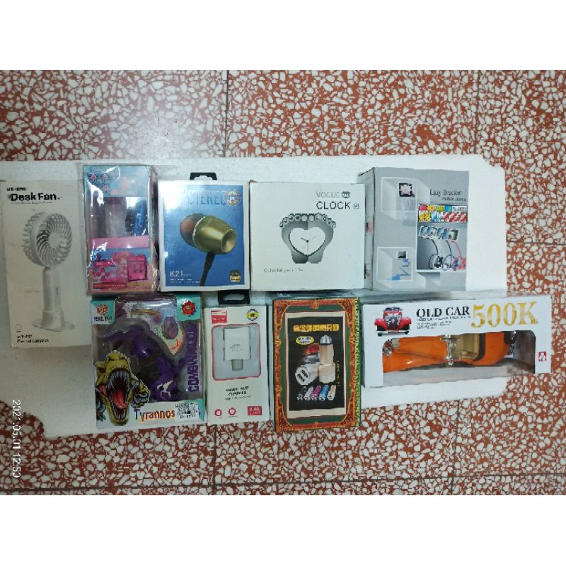 娃娃機商品--時鐘、手機架、車充、玩具、風扇、充電頭、耳機、雜物，整圖賣。