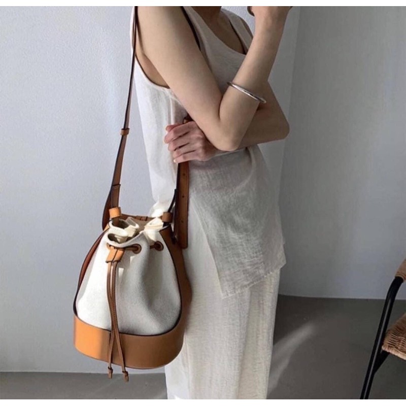 正韓 文青質感麻布拼接牛皮肩背手提水桶包 白一色 蝦皮購物