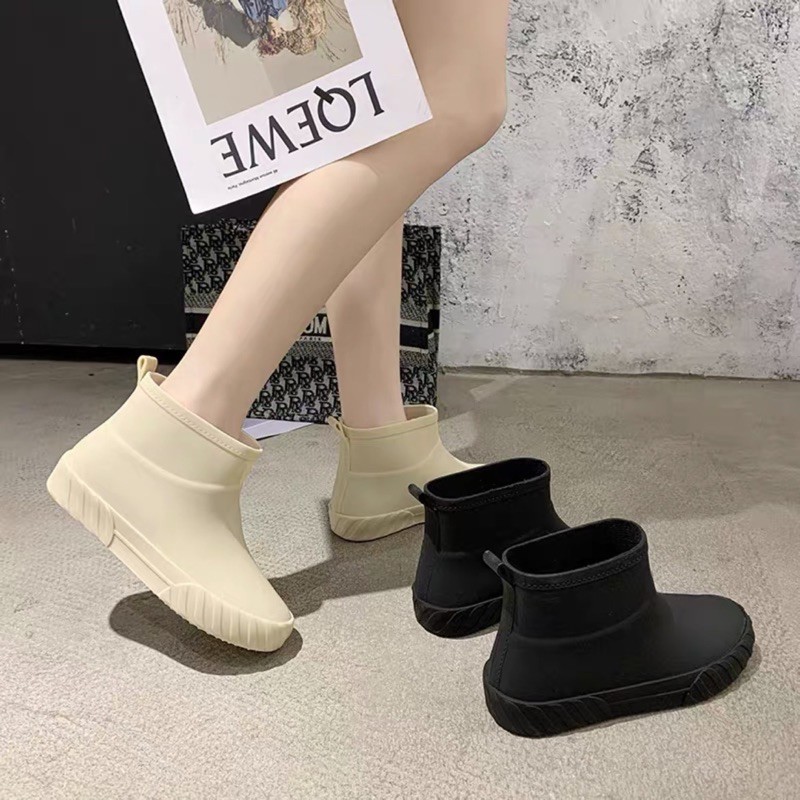 Anne Beauty 現貨 預購 百搭時尚雨靴四季皆適合雨天必備雨鞋低筒靴中筒靴踝靴梅雨颱風必備 1985 蝦皮購物