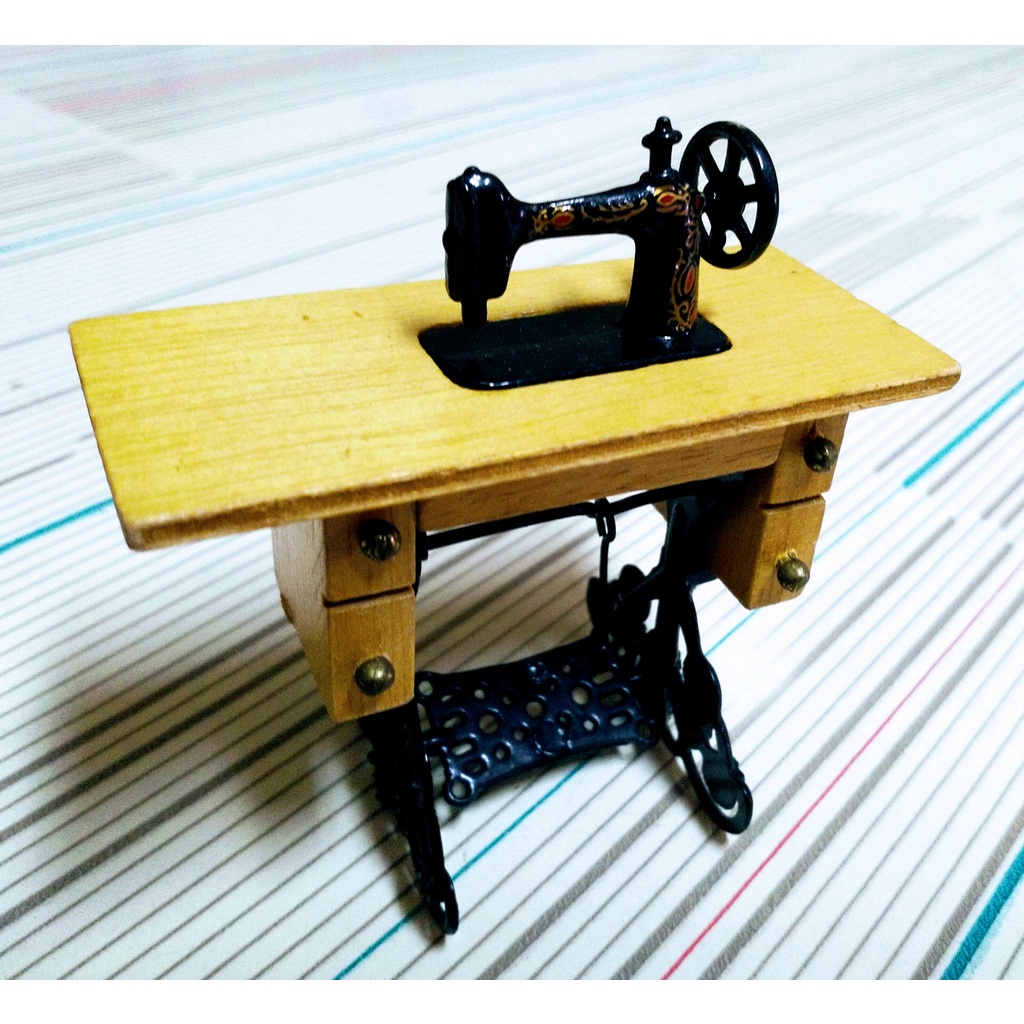 袖珍型古典縫紉機(擺飾品/服裝業吉祥物/腳踏板可動）
