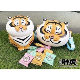【現貨24H出貨 可刷卡】不二馬大叔 我不是胖虎 新春糖果桶 存錢筒 側背筒 代友售 數量有限
