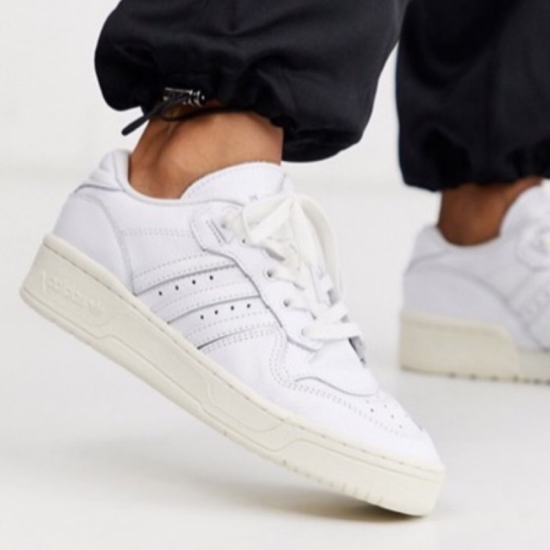 adidas originals rivalry low trainers in triple white