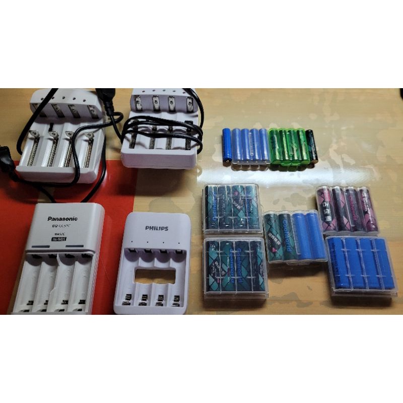 磷酸鋰鐵電池 4個充電器 10顆aa電池 10顆aa佔位筒 5顆aaa電池 5顆aaa佔位筒 面交自取