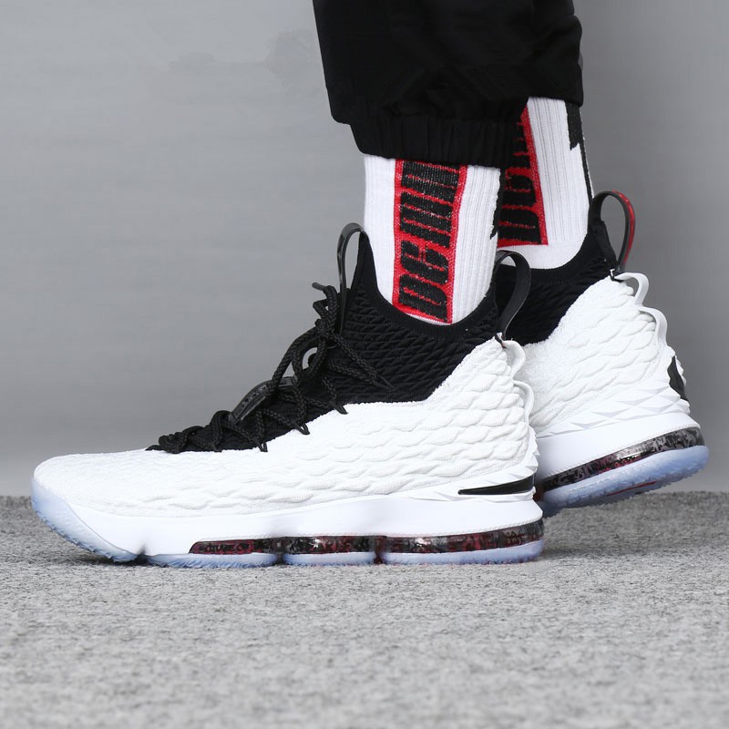 nike lebron xv