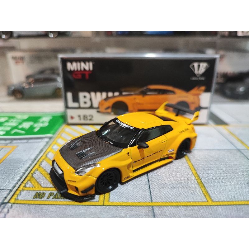 mini gt lb-sihouette works nissan 35GT-RR-yellow #182