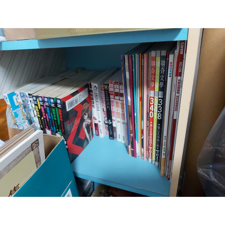100元福箱含5本漫畫以上會有其他雜物例如ibon卡明信片無料吊飾紙膠帶同人誌小說少女漫雜誌 等 蝦皮購物
