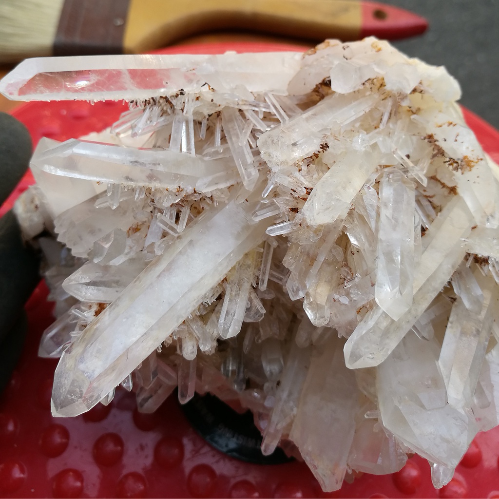 [友克鑫礦業]ac431約930g白水晶簇 水晶簇 水晶柱 白晶簇 淨化消磁 天然水晶原礦