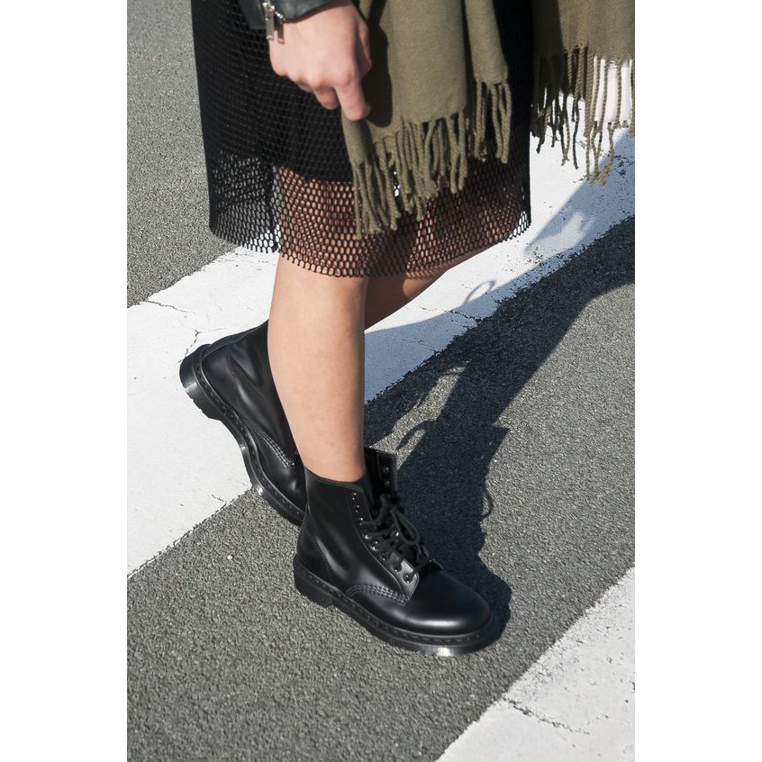 dr martens 1460 mono