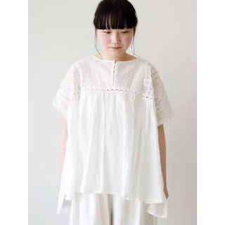 東京部屋美衣鋪*日牌SAMANSA MOS 2新入荷氣質優雅森林系緹花蕾絲拼接連袖傘擺造型上衣*
