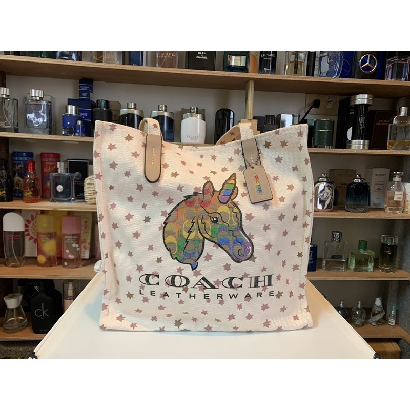 【鄭峰香水。精品】Coach 聯名款彩虹小馬帆布托特包