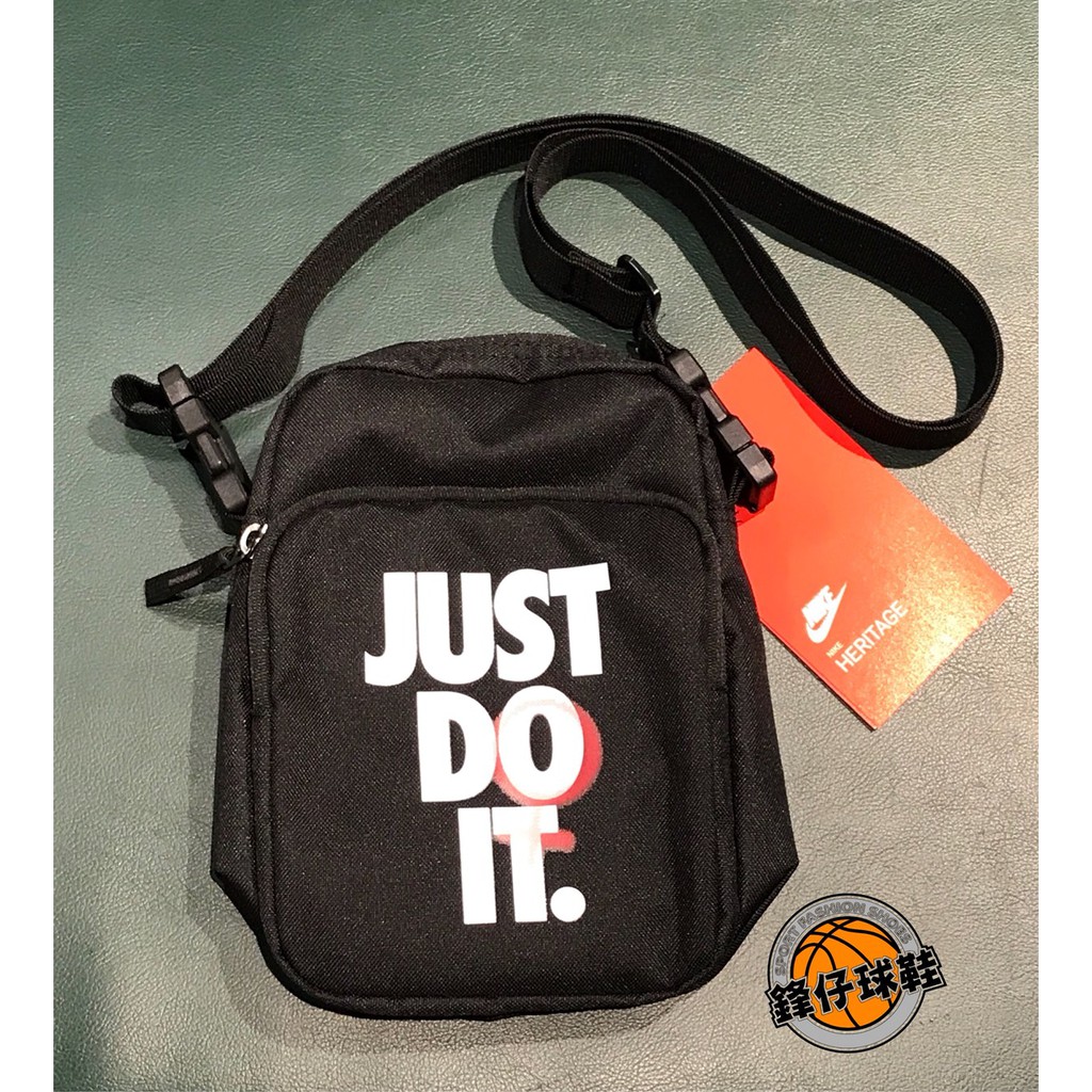 【 鋒仔球鞋 】NIKE HERITAGE JUST DO IT BAG 黑 小側包 方包 單肩包 BA6435-010