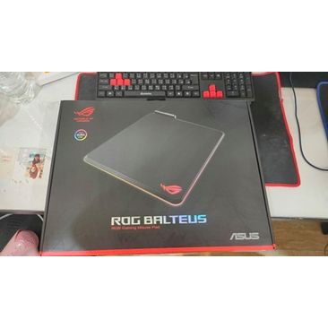 ROG Balteus RGB Qi 電競鼠墊