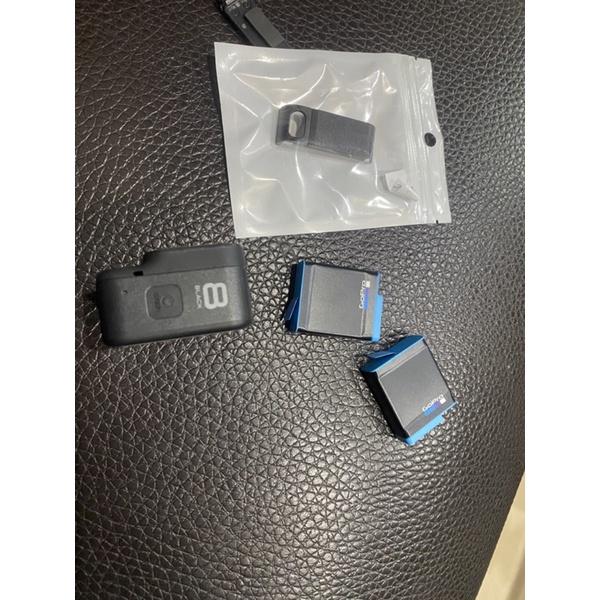 gopro9 gopro10  2個原廠電池 全新 ㄧ個電池蓋，和圖上買家購買我的是gopro8買到9便宜賣出一次都沒用