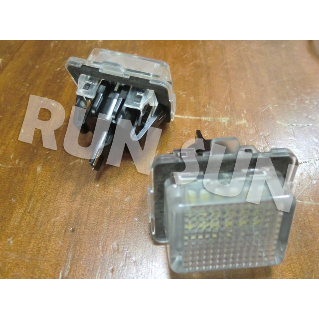 ●○RUN SUN 車燈,車材○● 全新 賓士 C-CLASS W204 4D 5D LED 牌照燈 一對