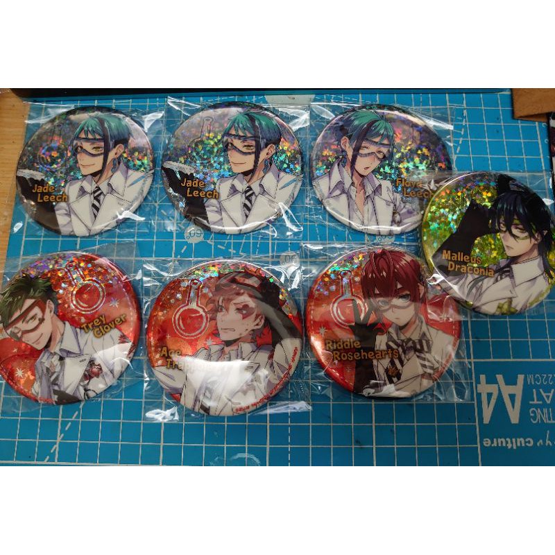 活動已結束  實驗服 迪士尼 ツイステ 徽章 娃娃 扭曲仙境 迪扭 景品 namco 大徽章 閃輝 TORUMO