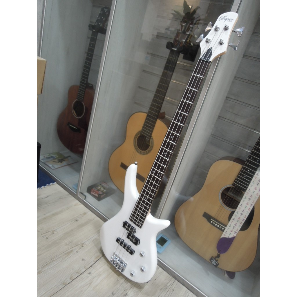 台南嘉軒樂器吉他 外銷款式 進階流線型新款電貝斯 BASS 白色 薄琴身 重量較輕 女生 初學好上手 附調音器喔
