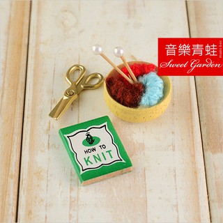 Sweet Garden, 迷你針線組 含一本書，一隻剪刀，一個毛線棒針籃 音樂盒DIY 袖珍娃娃屋DIY配件