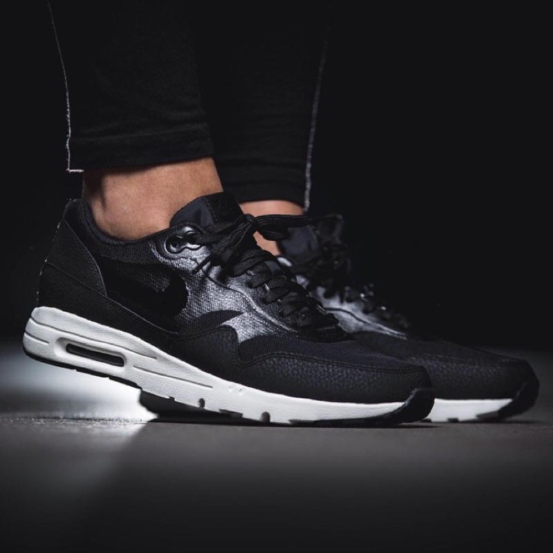 w air max 1 ultra essentials