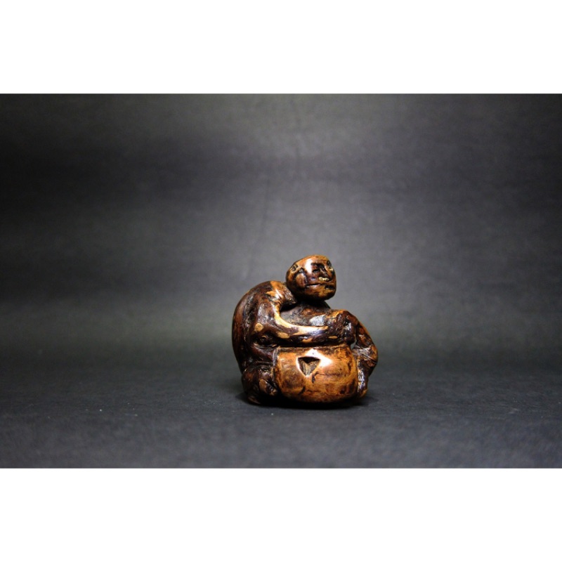 日本江戶時期  木雕僧人根付  拙趣老件,濃濃歲月痕跡  約3X4.5CM高度約4.5CM 茶道 茶席 香道 香席