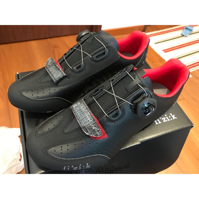 全新 fizik R3 Boa 卡鞋（fi’zi:k R3 Boa Man) 40號