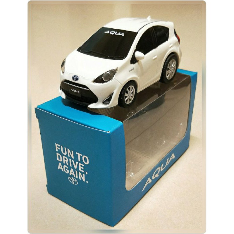 現貨盒裝1/32 豐田Q版 TOYOTA Prius c AQUA迴力玩具車