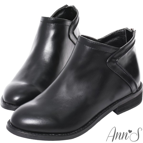 Ann’S高實穿性-立體縫線顯瘦V型切口平底短靴-黑