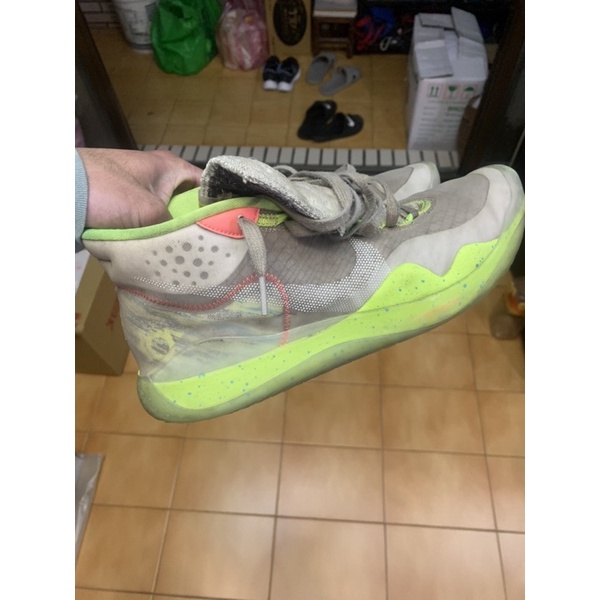 Nike zoom KD12 90’s kids ‘ US9.5 ‘