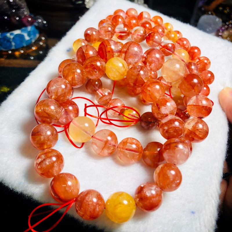 紅黃膠花水晶手串 紅膠花為主 顏色鮮豔漂亮 蝦皮購物