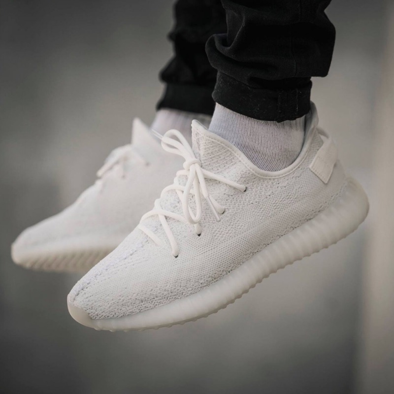 yeezy boost 350v2 white