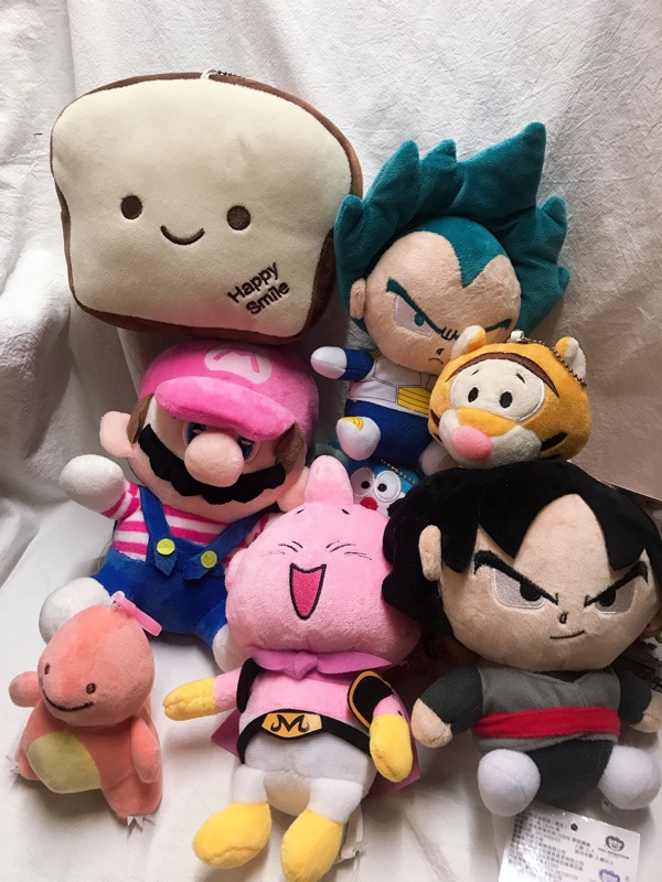 迪士尼娃娃吊飾 孫悟空玩偶 哆啦a夢 草莓 螢幕擦娃娃吊飾 熊抱哥娃娃吊飾 草莓熊 噴火龍 玩偶 娃娃 達爾 撿便宜