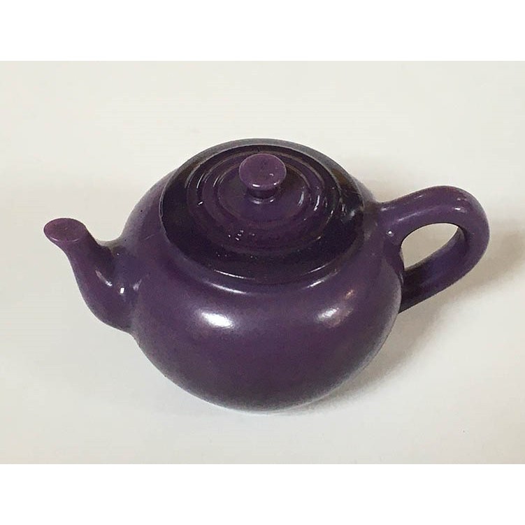 D-12 櫃 ： DYDO LE CREUSET 廚房磁鐵 TEAPOT 茶壺 深紫色　天富