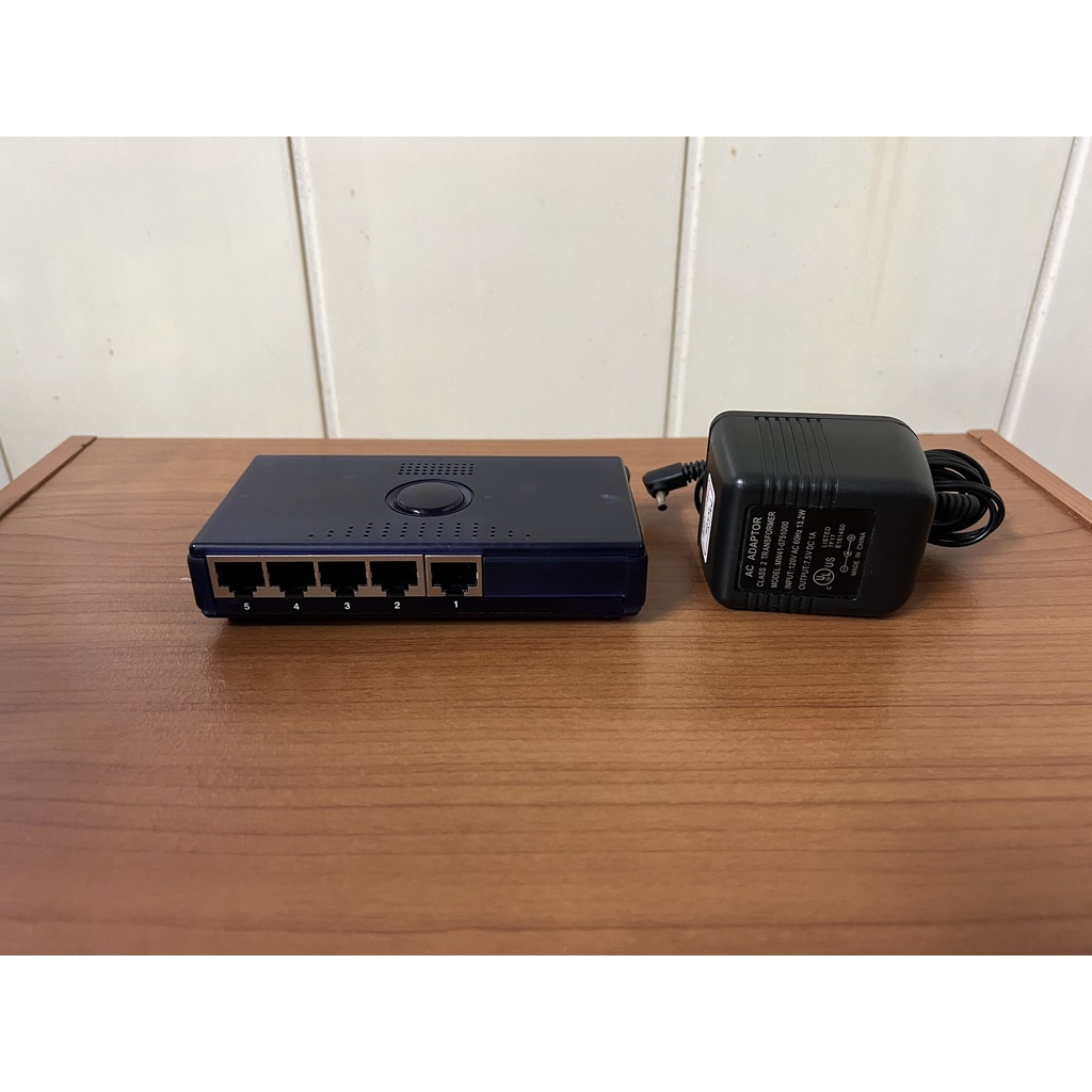 [二手]邑通Maxim MES-05R 5 port 100Mbps switch, 5埠交換器, 無網管功能
