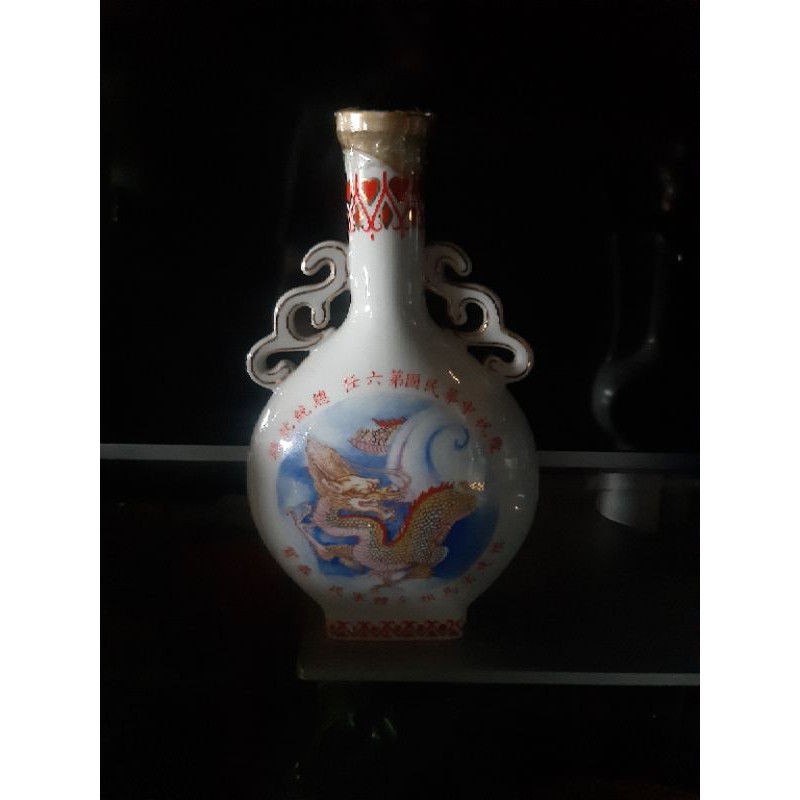 早期金門第六任紀念瓷瓶