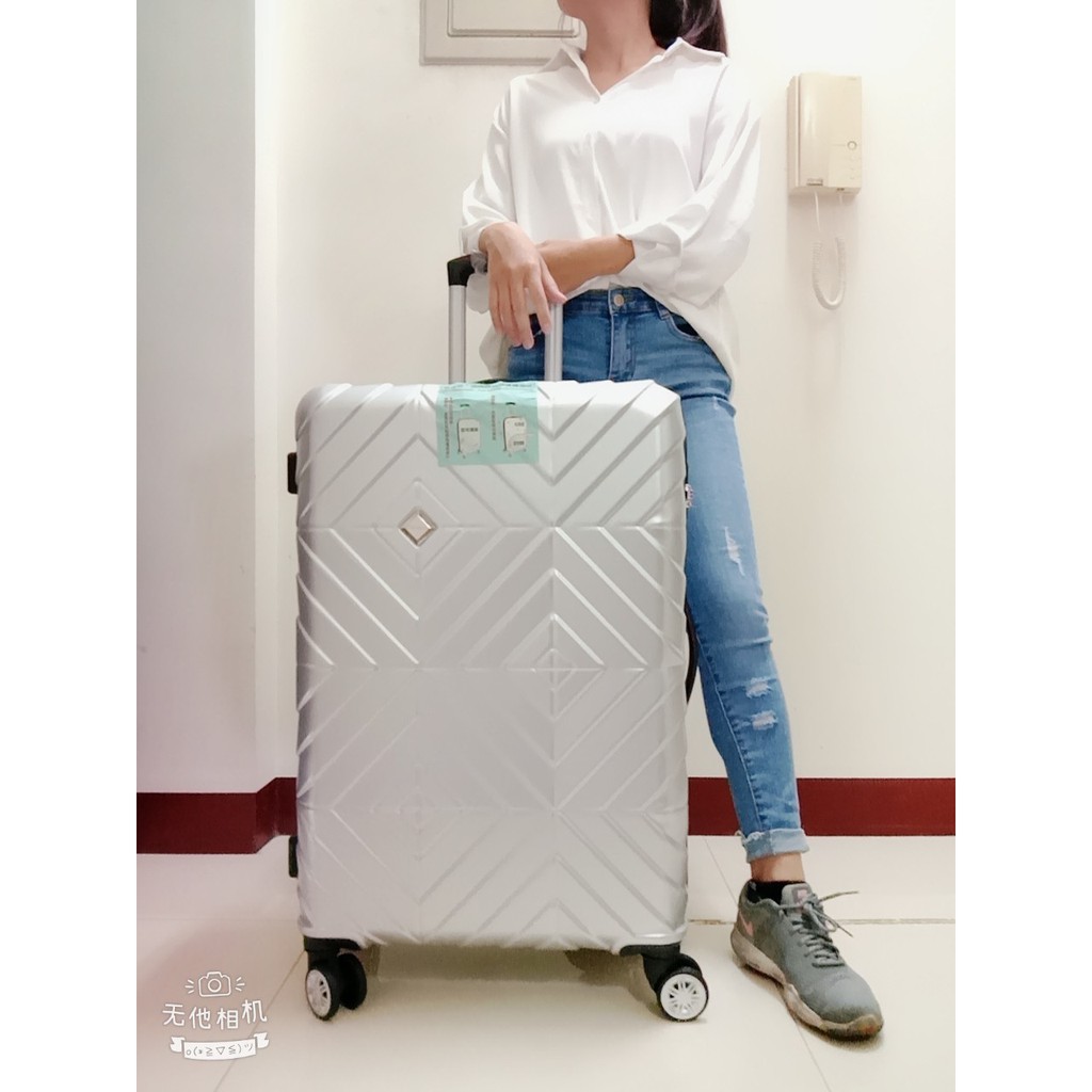 全新 / DISEGNO - 26吋 銀色亮面行李箱
