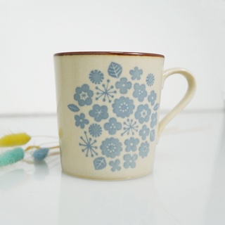 現貨 日本製 BISQUE 美濃燒 馬克杯 藍色 小花｜杯子 陶瓷杯 茶杯 水杯 牛奶杯 咖啡杯 飲料杯 富士通販
