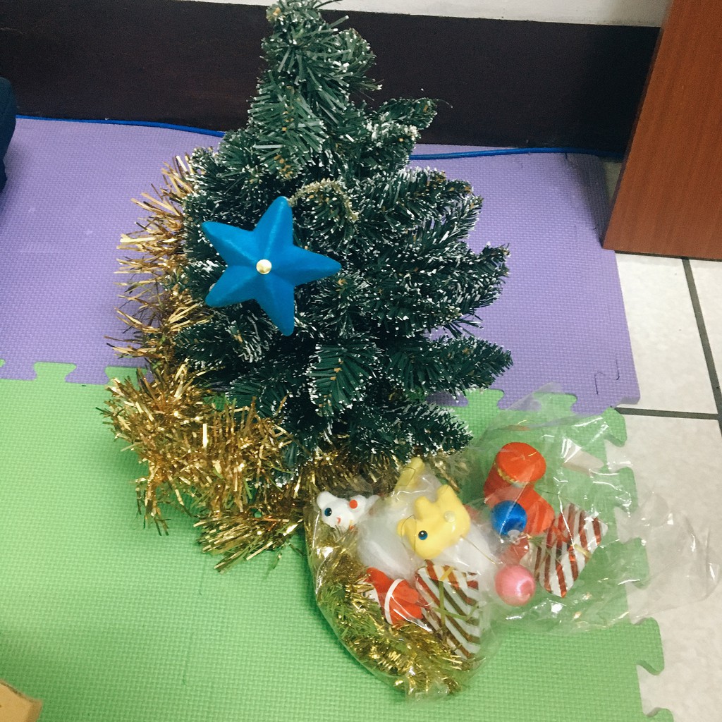 桌上型 聖誕樹 約35公分 附少許裝飾+金蔥(如圖)