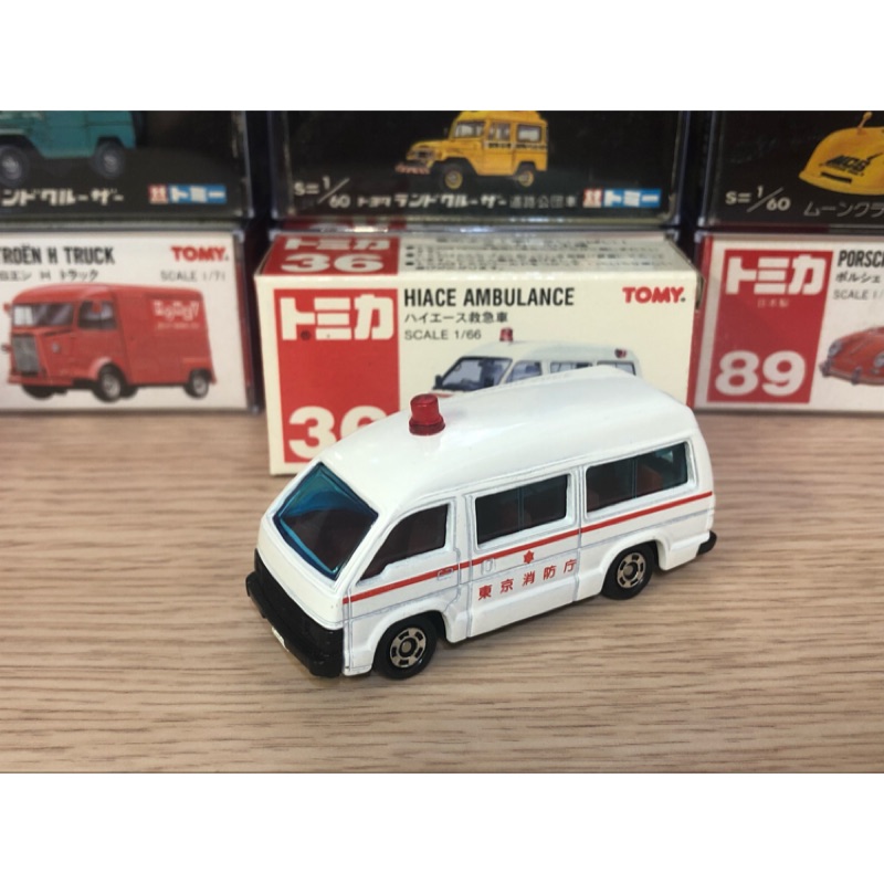 tomica ambulance