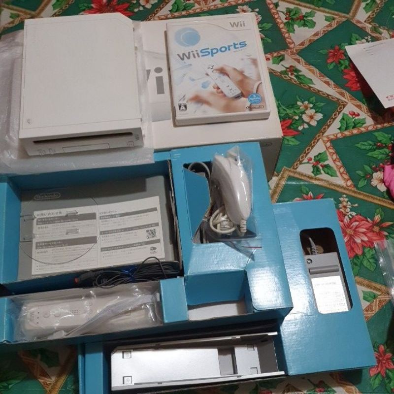 任天堂 Wii 盒裝白色主機 (配件齊全，附遊戲)