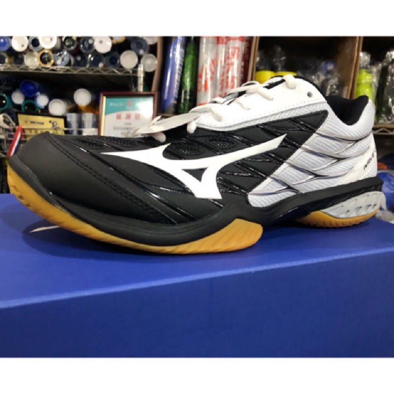 mizuno wave claw 2020
