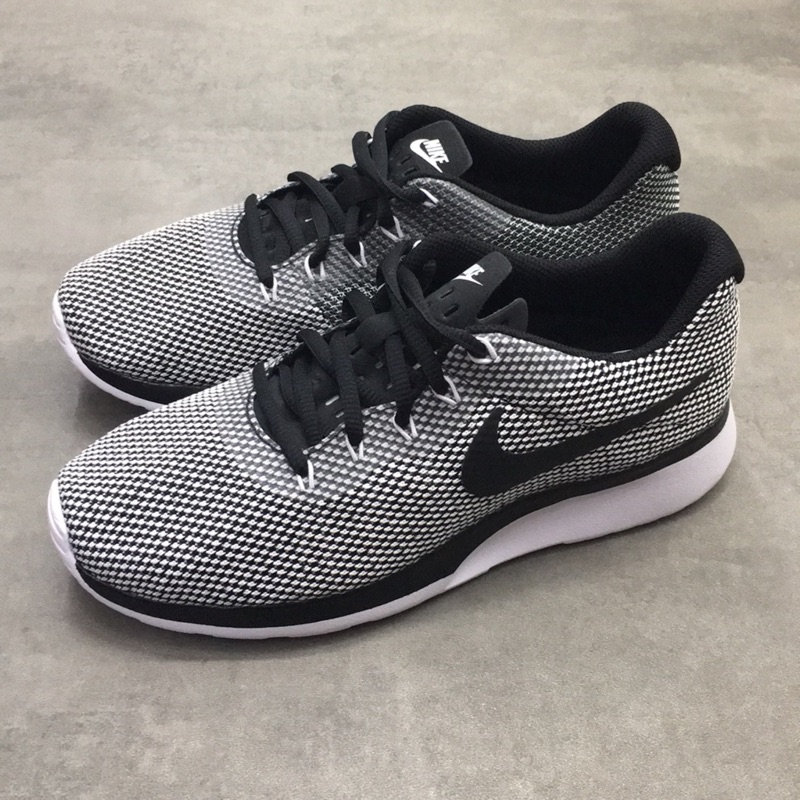 nike wmns tanjun racer