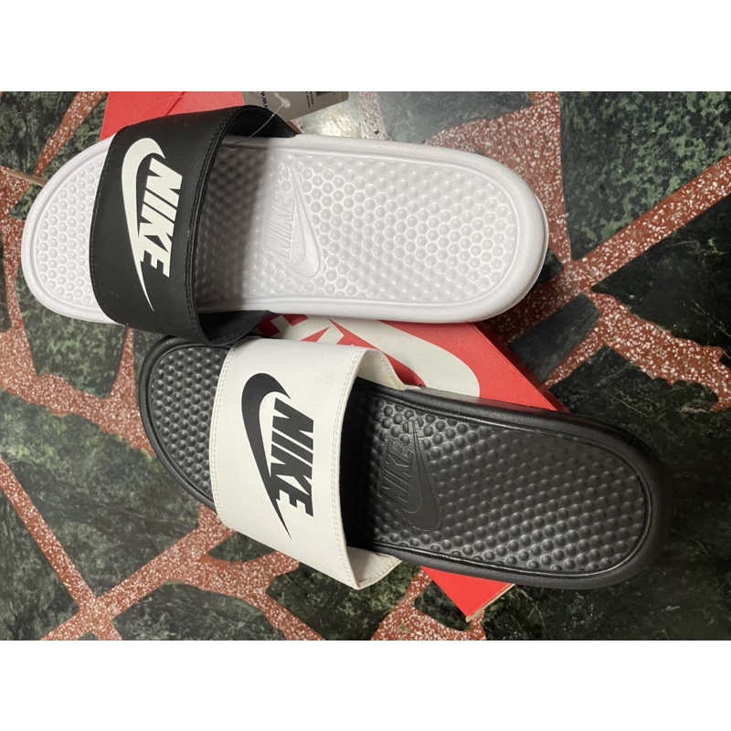 全新 非二手 Nike Benassi Swoosh 黑白 陰陽 海灘 拖鞋 28CM 鞋盒 吊牌 臺灣公司貨 鴛鴦