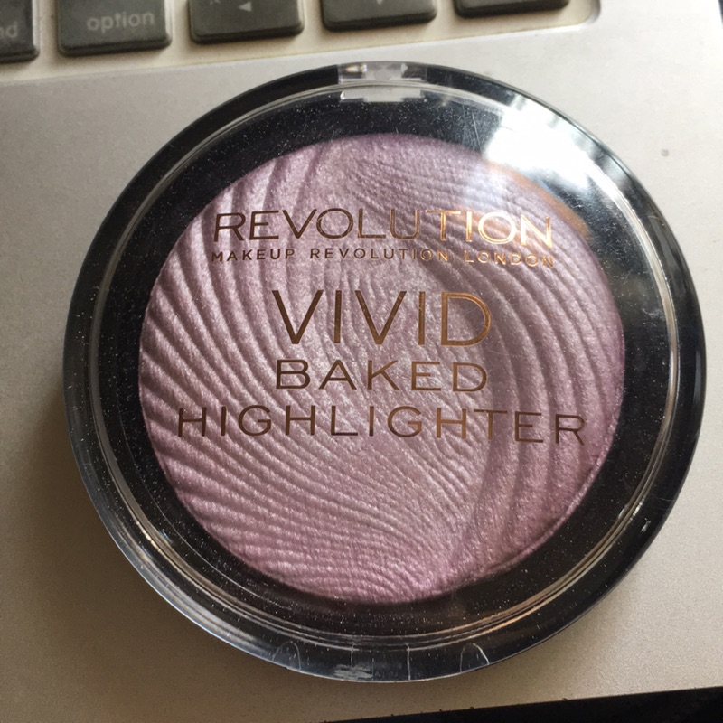 Makeup Revolution Vivid Baked Highlighter 粉色烘焙打亮 #pink light
